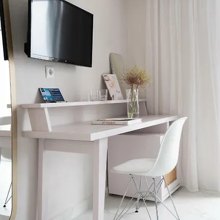 Zoe Hotel, Trypiti & Hive Water Park Hotel 4*