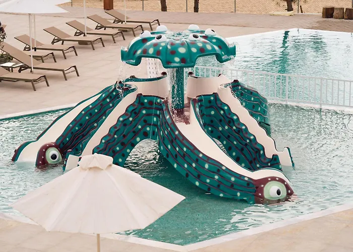 Zoe Hotel, Trypiti & Hive Water Park Лименария