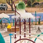 מלון Zoe Hotel, Trypiti & Hive Water Park לימנריה