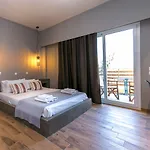 Zoe Hotel, Trypiti & Hive Water Park 4* לימנריה