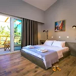 Zoe Hotel, Trypiti & Hive Water Park מלון