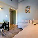 Zoe Hotel, Trypiti & Hive Water Park מלון לימנריה