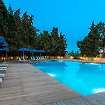 Zoe Hotel, Trypiti & Hive Water Park לימנריה