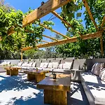 מלון Zoe Hotel, Trypiti & Hive Water Park לימנריה