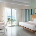 מלון Zoe Hotel, Trypiti & Hive Water Park לימנריה