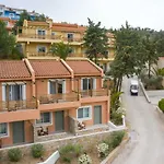 מלון Zoe Hotel, Trypiti & Hive Water Park