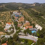 Zoe Hotel, Trypiti & Hive Water Park מלון 4*