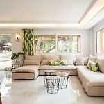 מלון Zoe Hotel, Trypiti & Hive Water Park