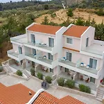 Zoe Hotel, Trypiti & Hive Water Park מלון