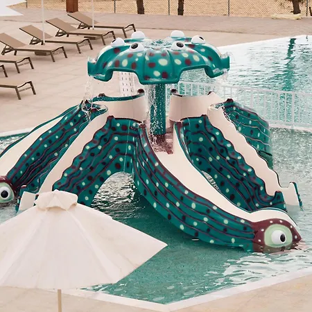 Zoe Hotel, Trypiti & Hive Water Park 利迈纳里亚
