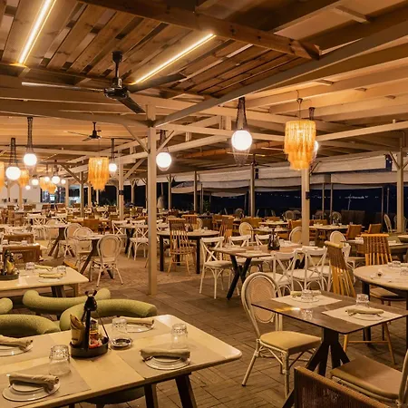 Zoe Hotel, Trypiti & Hive Water Park