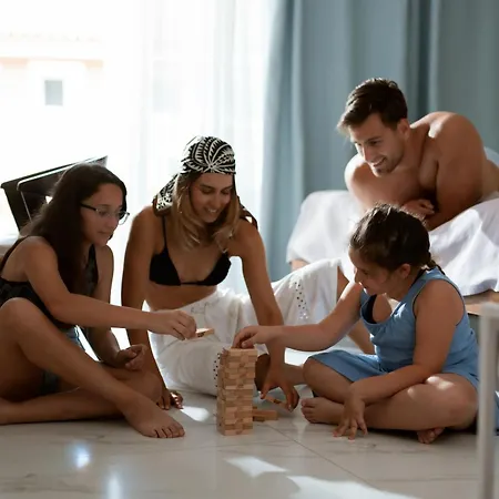 ホテル Zoe Hotel, Trypiti & Hive Water Park