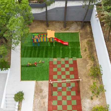 Zoe Hotel, Trypiti & Hive Water Park ホテル リメナリア