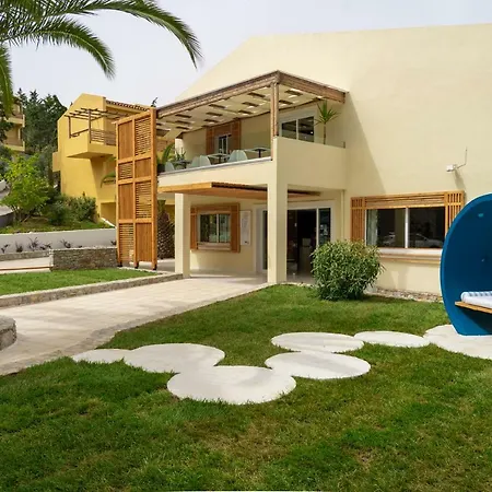 Zoe Hotel, Trypiti & Hive Water Park Hotel 4*