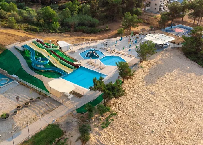 Zoe Hotel, Trypiti & Hive Water Park לימנריה