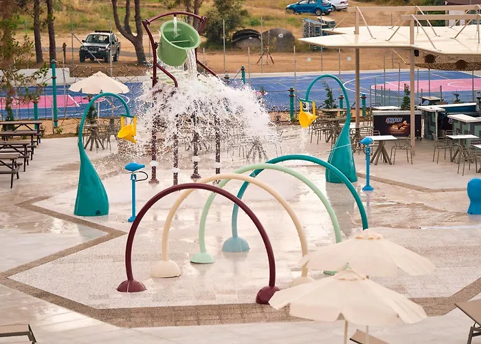 Zoe Hotel, Trypiti & Hive Water Park ホテル