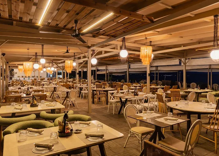 Zoe Hotel, Trypiti & Hive Water Park