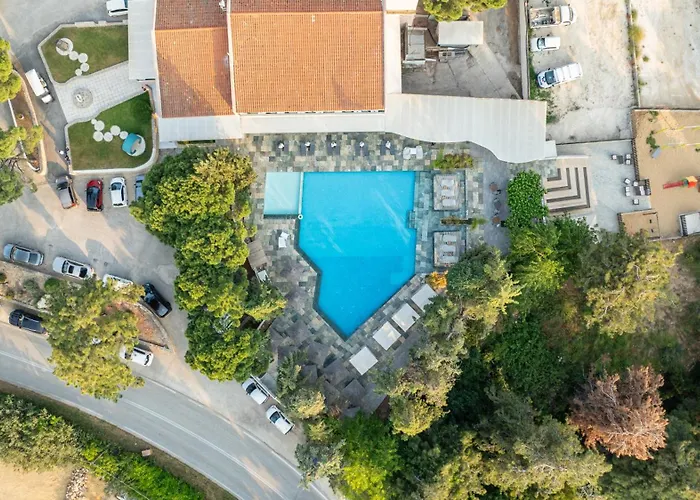 מלון Zoe Hotel, Trypiti & Hive Water Park 4*