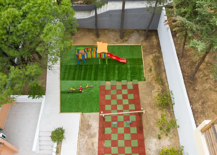 Zoe Hotel, Trypiti & Hive Water Park מלון לימנריה