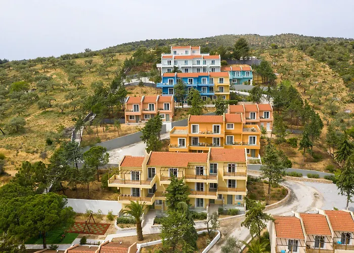 מלון Zoe Hotel, Trypiti & Hive Water Park